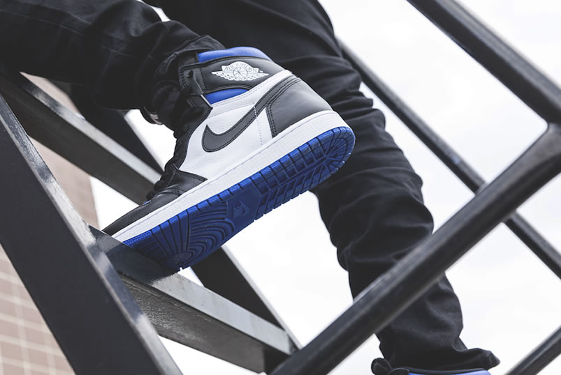 Air Jordan 1 Retro High Og Royal Toe 2020 On Feet Royal Blue Black 555088 041 (1) - newkick.vip