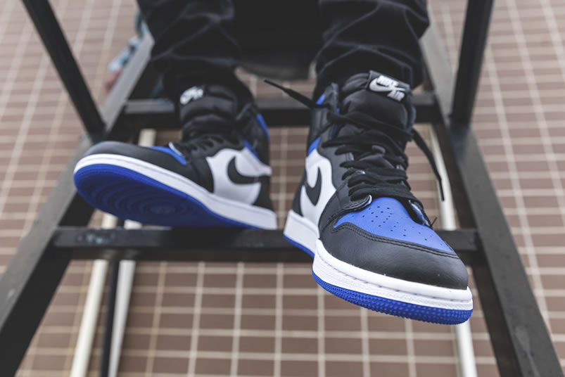 Air Jordan 1 Retro High Og Royal Toe 2020 On Feet Royal Blue Black 555088 041 (2) - newkick.vip