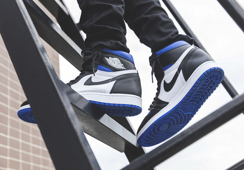 Air Jordan 1 Retro High Og Royal Toe 2020 On Feet Royal Blue Black 555088 041 (5) - newkick.vip