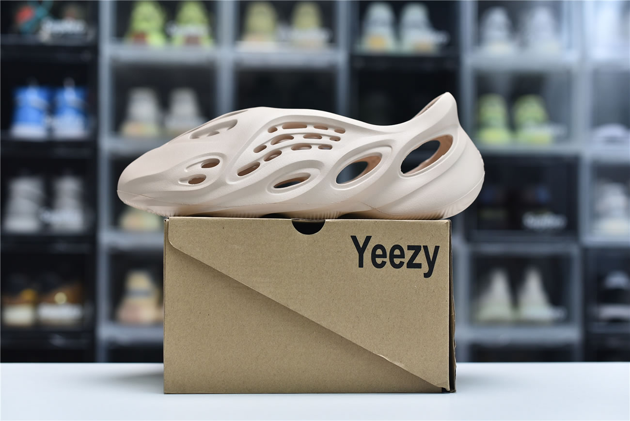 Adidas Yeezy Crocs Clog Foam Runner Colors Beige (7) - newkick.vip