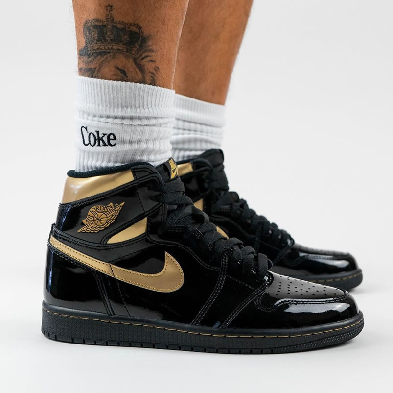 Air Jordan 1 High Og Black Gold Patent Leather New Release Date 555088 032 (2) - newkick.vip