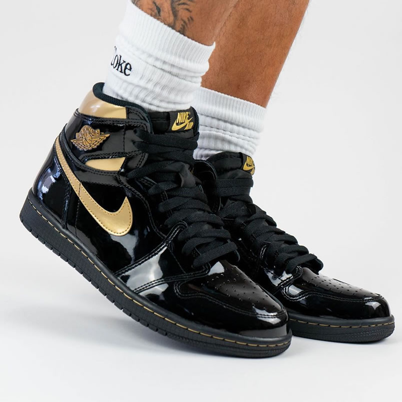 Air Jordan 1 High Og Black Gold Patent Leather New Release Date 555088 032 (4) - newkick.vip