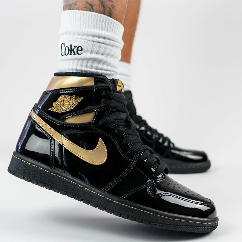 Air Jordan 1 High Og Black Gold Patent Leather New Release Date 555088 032 (6) - newkick.vip