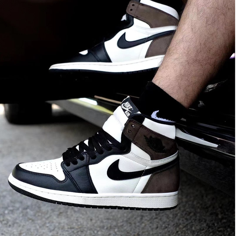 Air Jordan 1 Retro High Dark Mocha On Feet Release Date 555088 105 (2) - newkick.vip