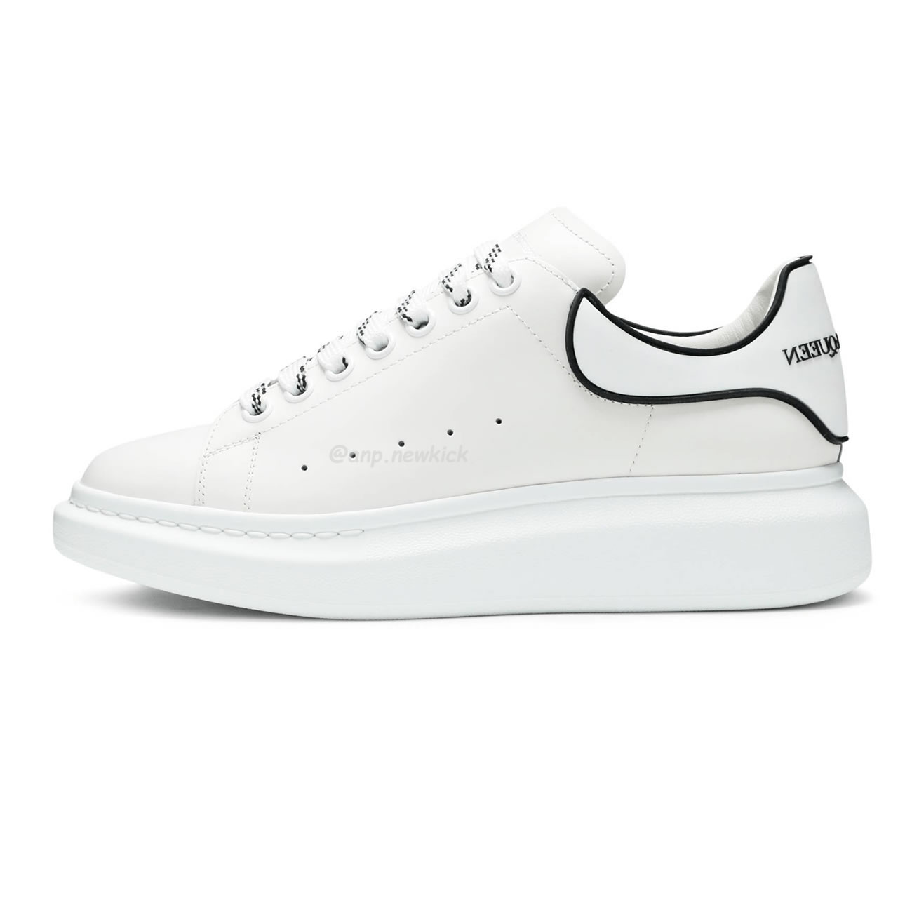 Alexander Mcqueen Oversized Sneaker White Black 625156 Whxmt 9074 (1) - newkick.vip