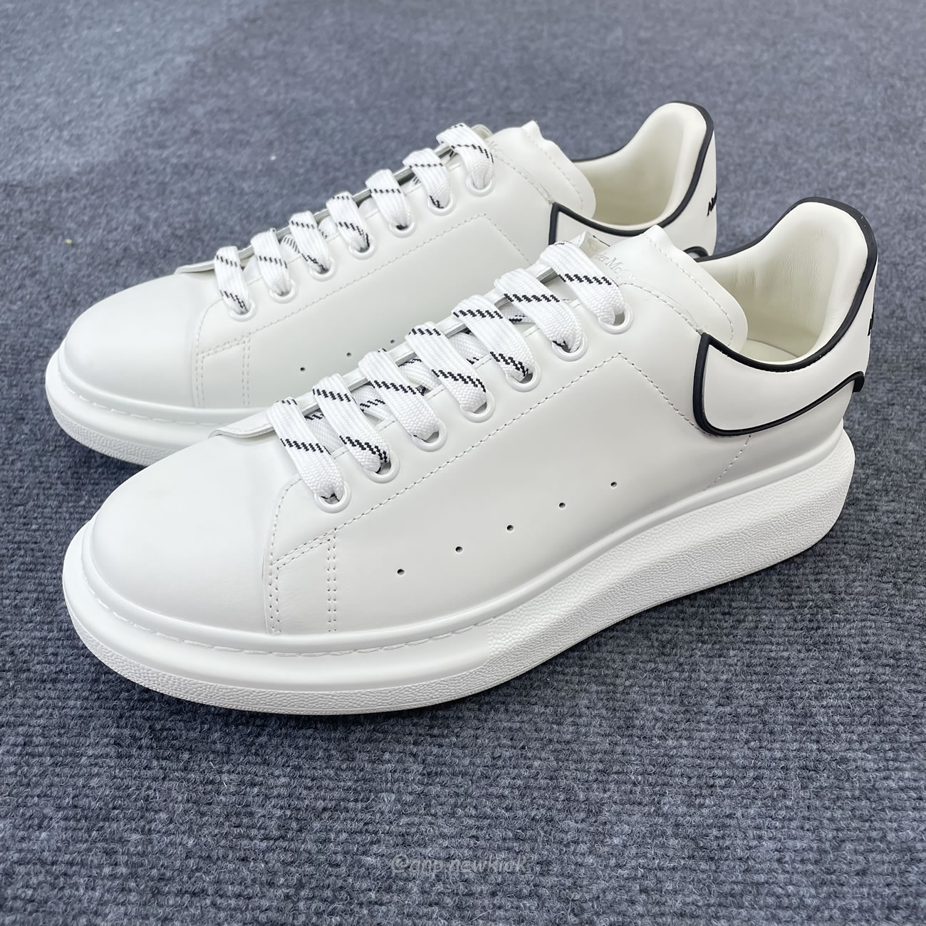 Alexander Mcqueen Oversized Sneaker White Black 625156 Whxmt 9074 (6) - newkick.vip