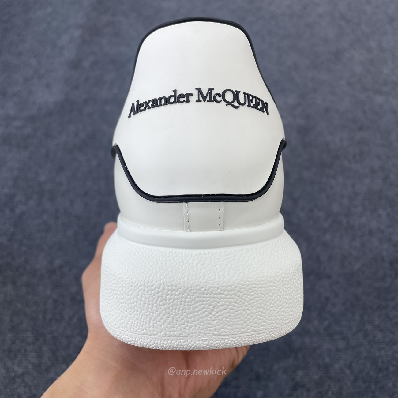 Alexander Mcqueen Oversized Sneaker White Black 625156 Whxmt 9074 (7) - newkick.vip