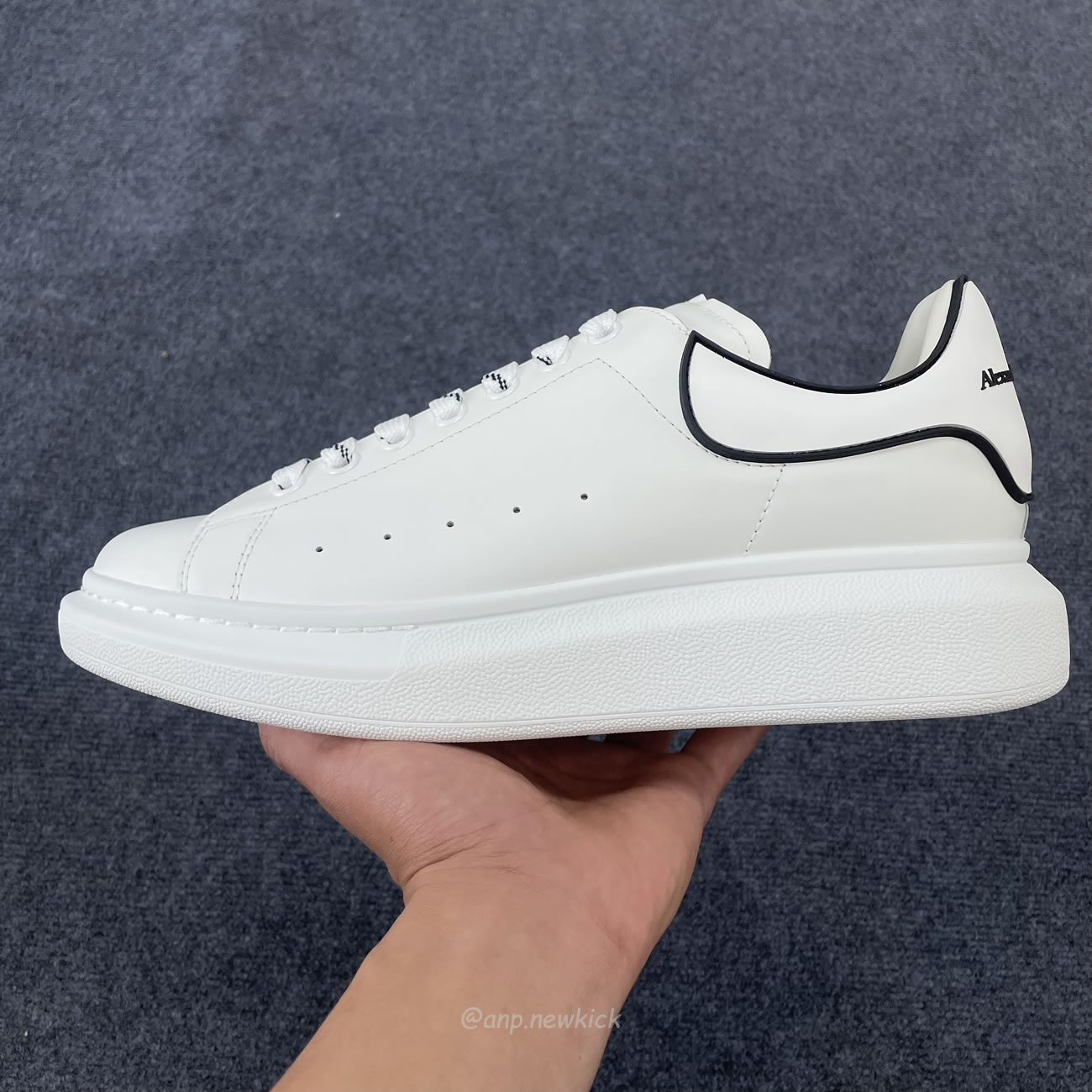 Alexander Mcqueen Oversized Sneaker White Black 625156 Whxmt 9074 (8) - newkick.vip