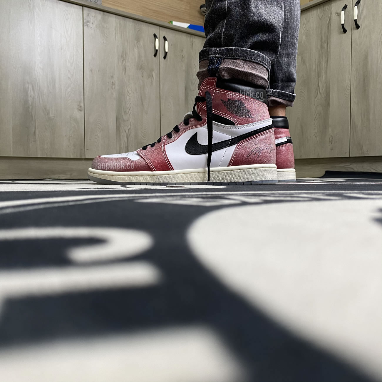 Anpkick Trophy Room Air Jordan 1 High Og Sp Chicago First Look Da2728 100 (3) - newkick.vip