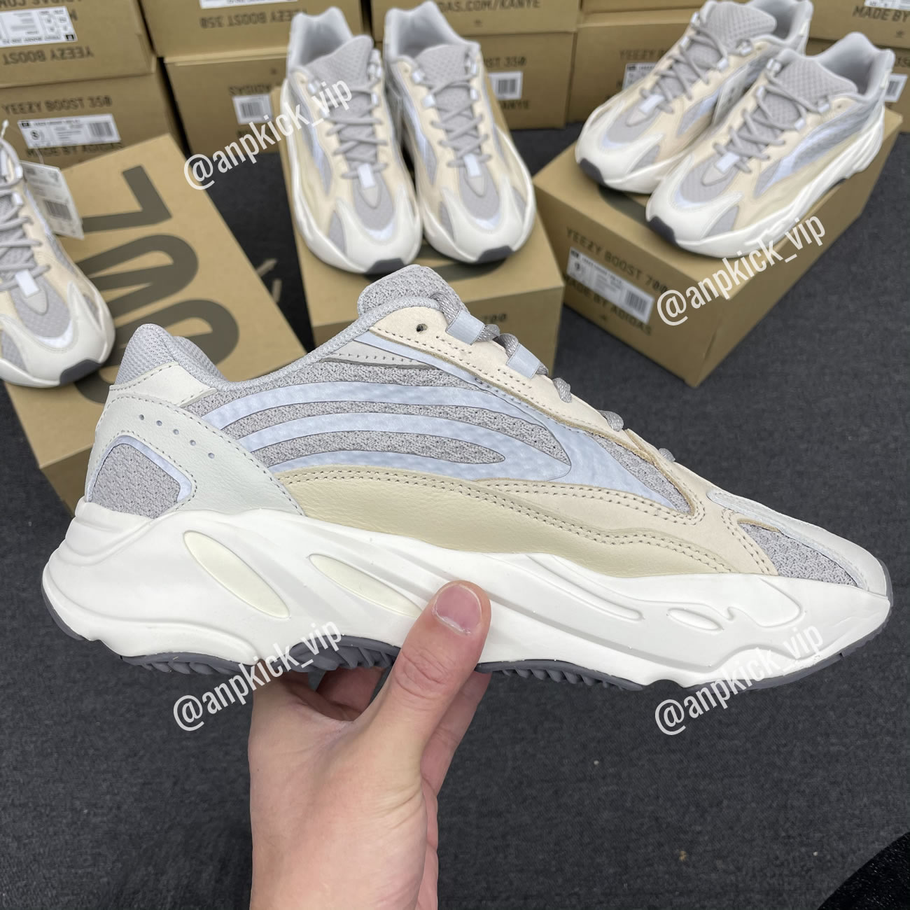 Adidas Yeezy Boost 700 V2 Cream Gy7924 (10) - newkick.vip