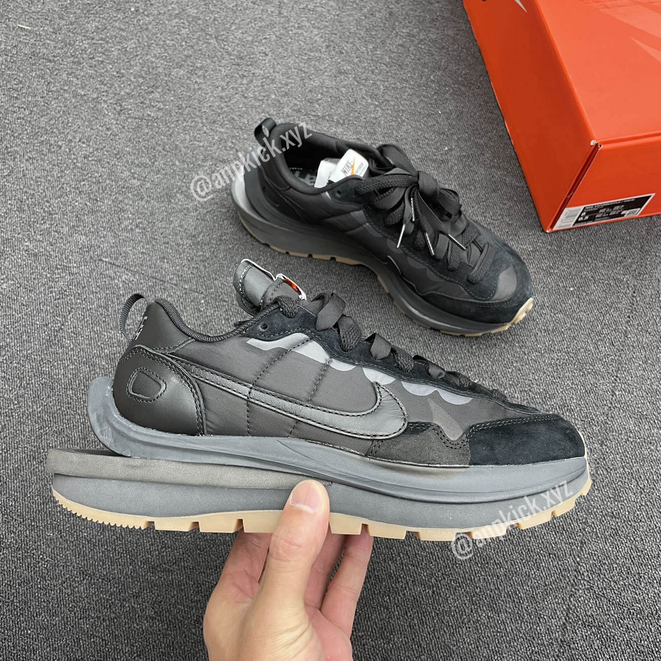 Anpkick Sacai Nike Vaporwaffle Black Gum Dd1875 001 (2) - newkick.vip