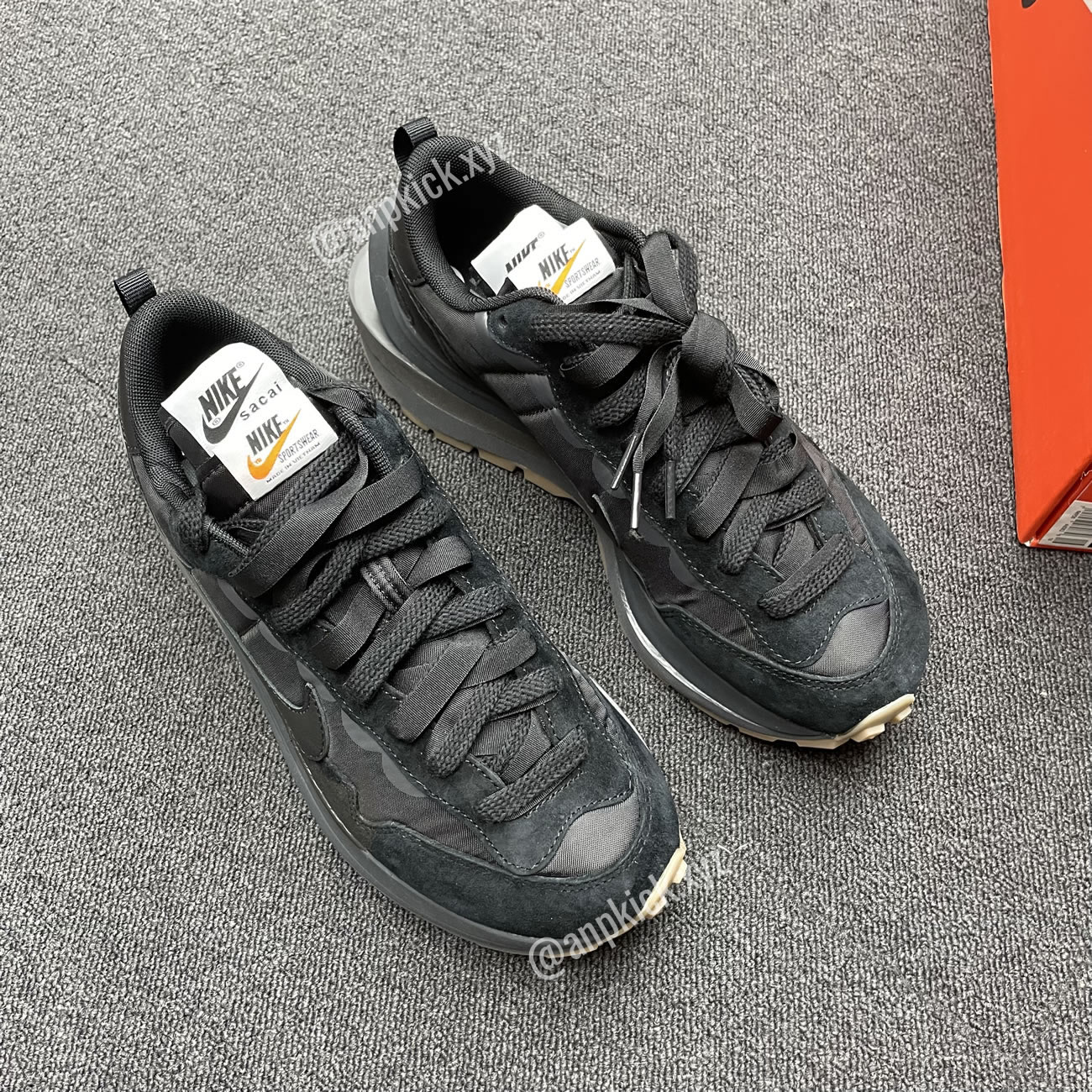 Anpkick Sacai Nike Vaporwaffle Black Gum Dd1875 001 (3) - newkick.vip