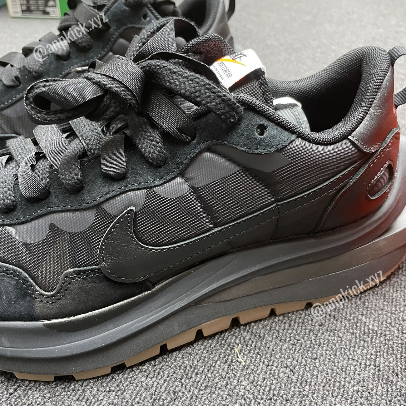 Anpkick Sacai Nike Vaporwaffle Black Gum Dd1875 001 (4) - newkick.vip