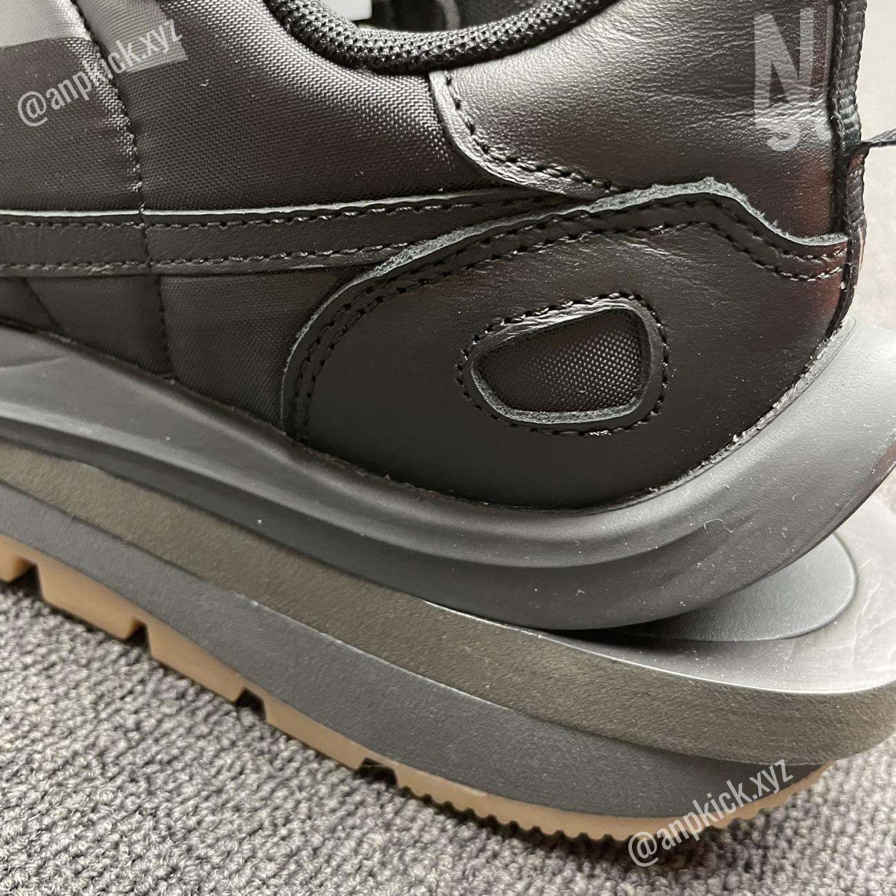 Anpkick Sacai Nike Vaporwaffle Black Gum Dd1875 001 (6) - newkick.vip