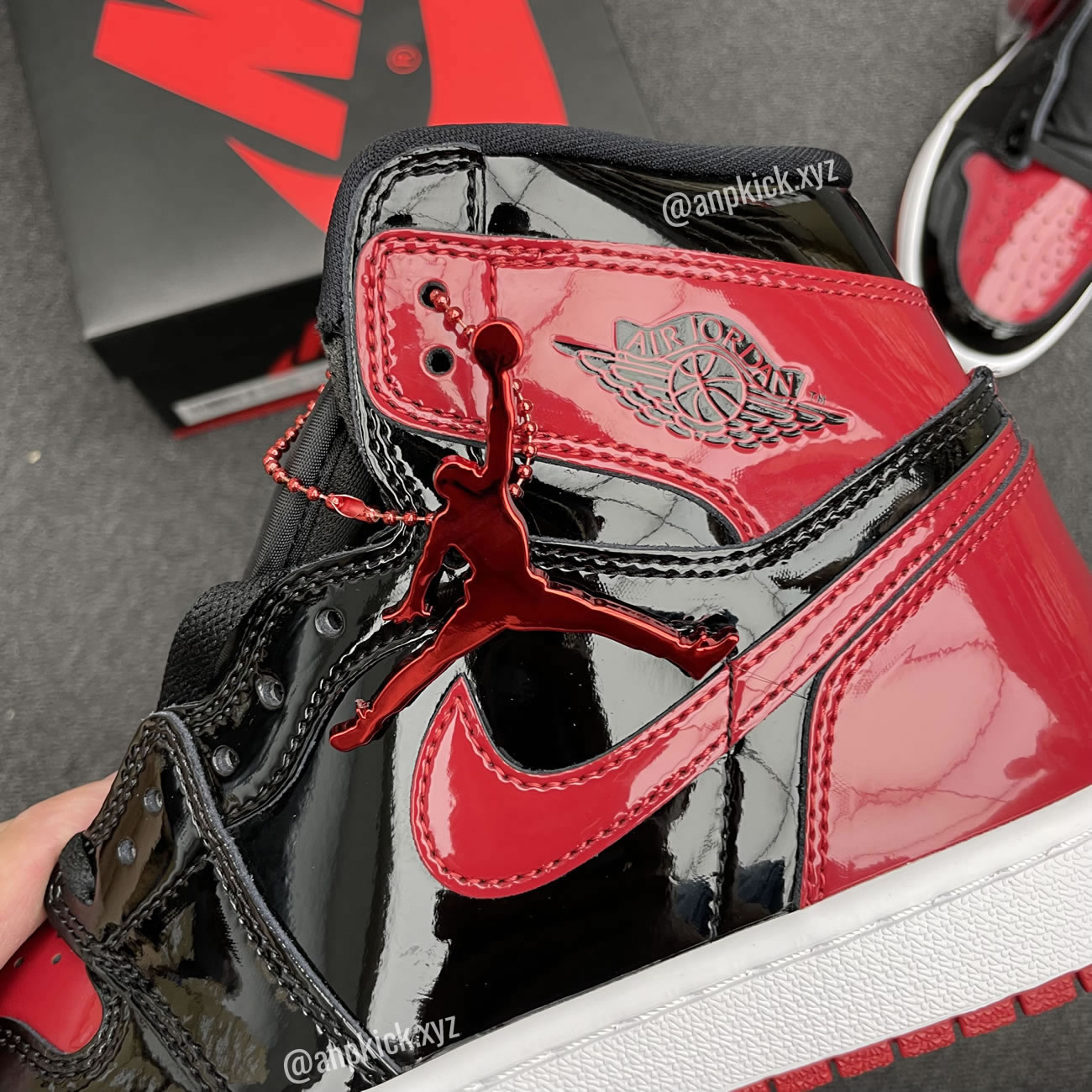 Air Jordan 1 High Og Bred Patent 555088 063 (8) - newkick.vip