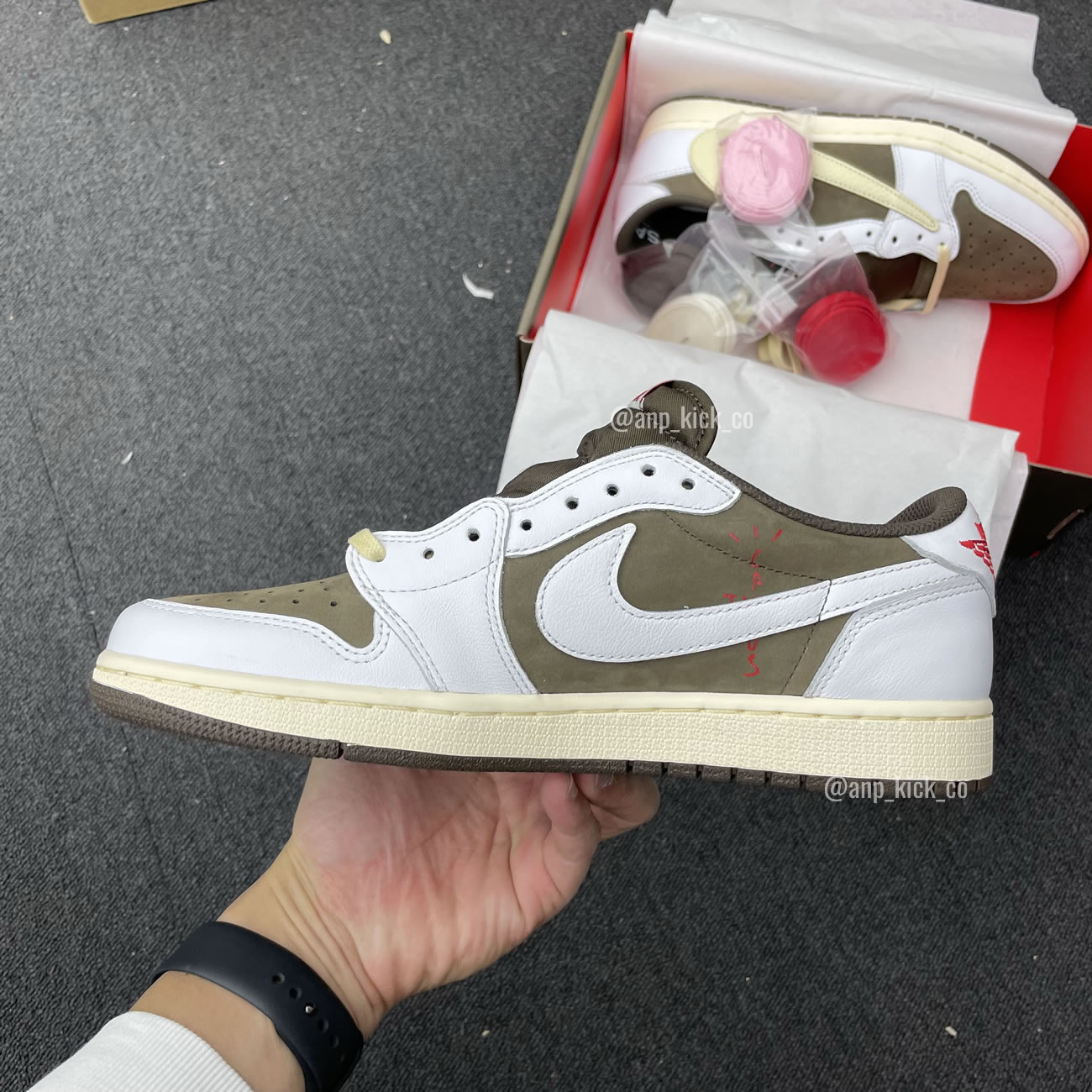 Travis Scott Air Jordan 1 Low White Brown Anpkick Custom Making (1) - newkick.vip