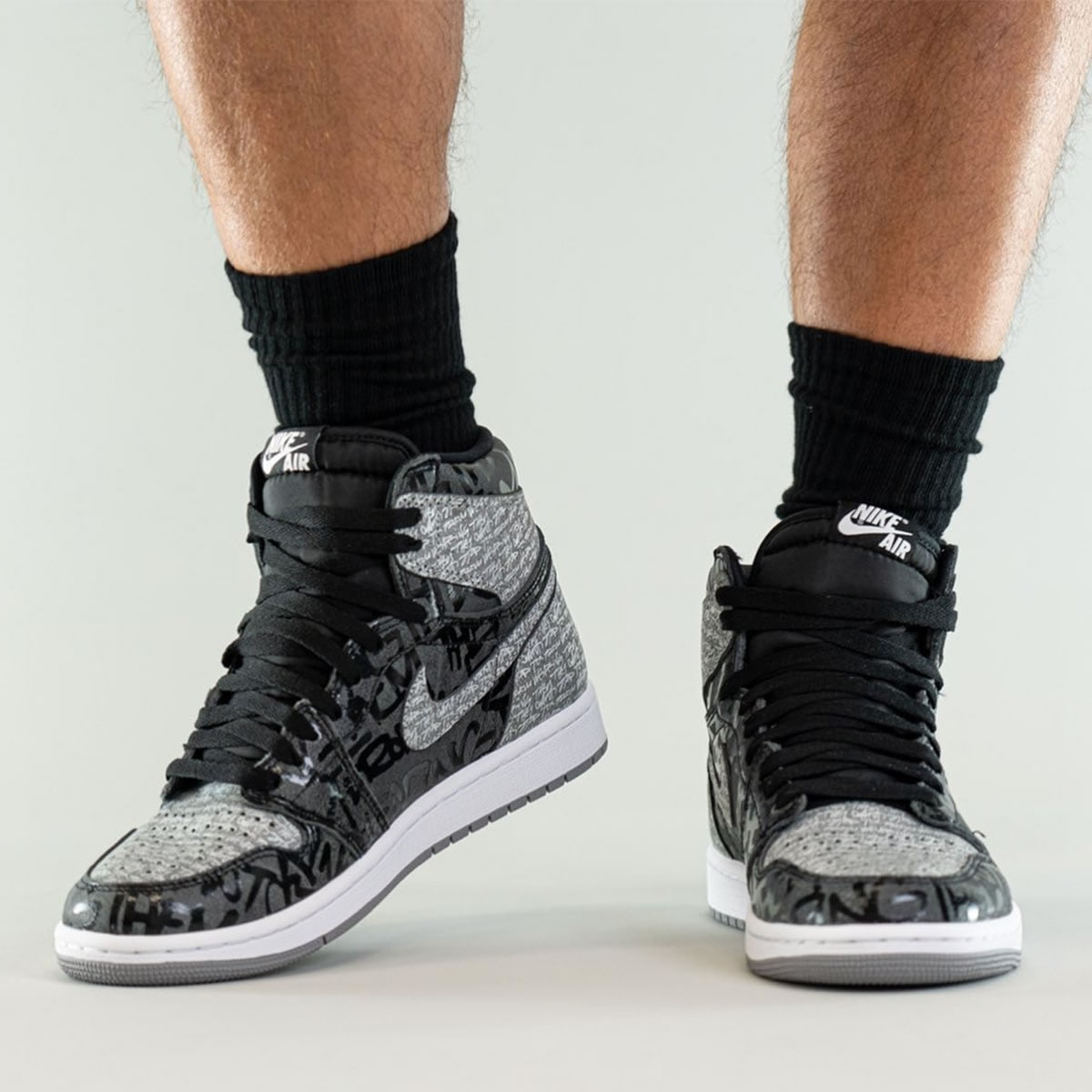 Air Jordan 1 High Og Rebellionaire Black White Particle Grey On Feet 555088 036 (7) - newkick.vip