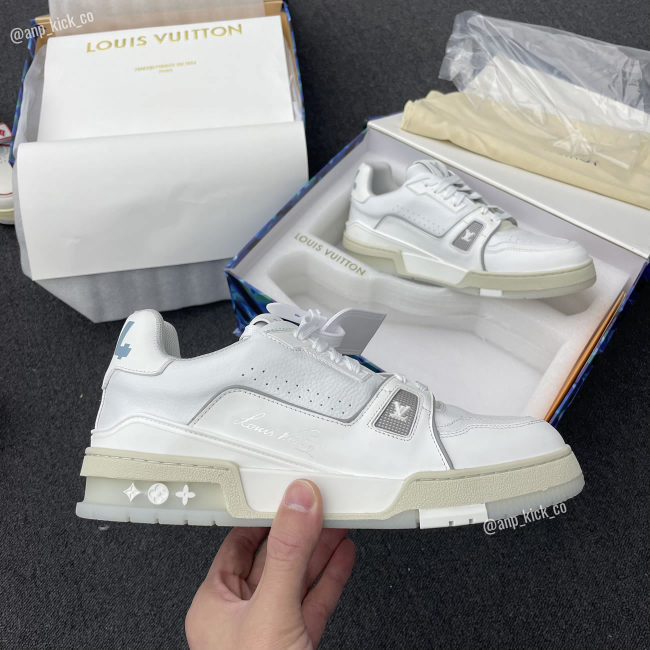 New L V Trainer Sneaker Shoes White Signature (2) - newkick.vip