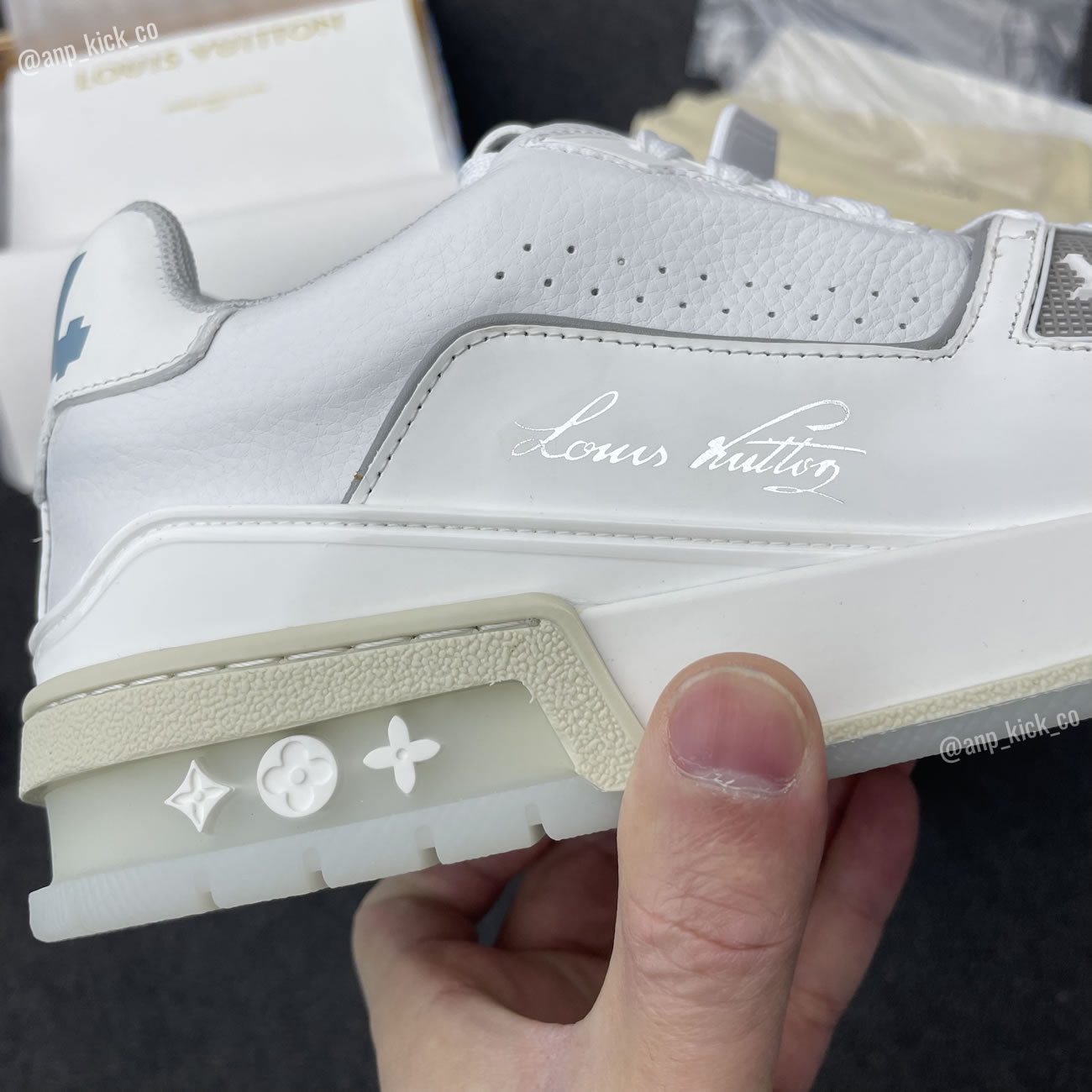 New L V Trainer Sneaker Shoes White Signature (4) - newkick.vip