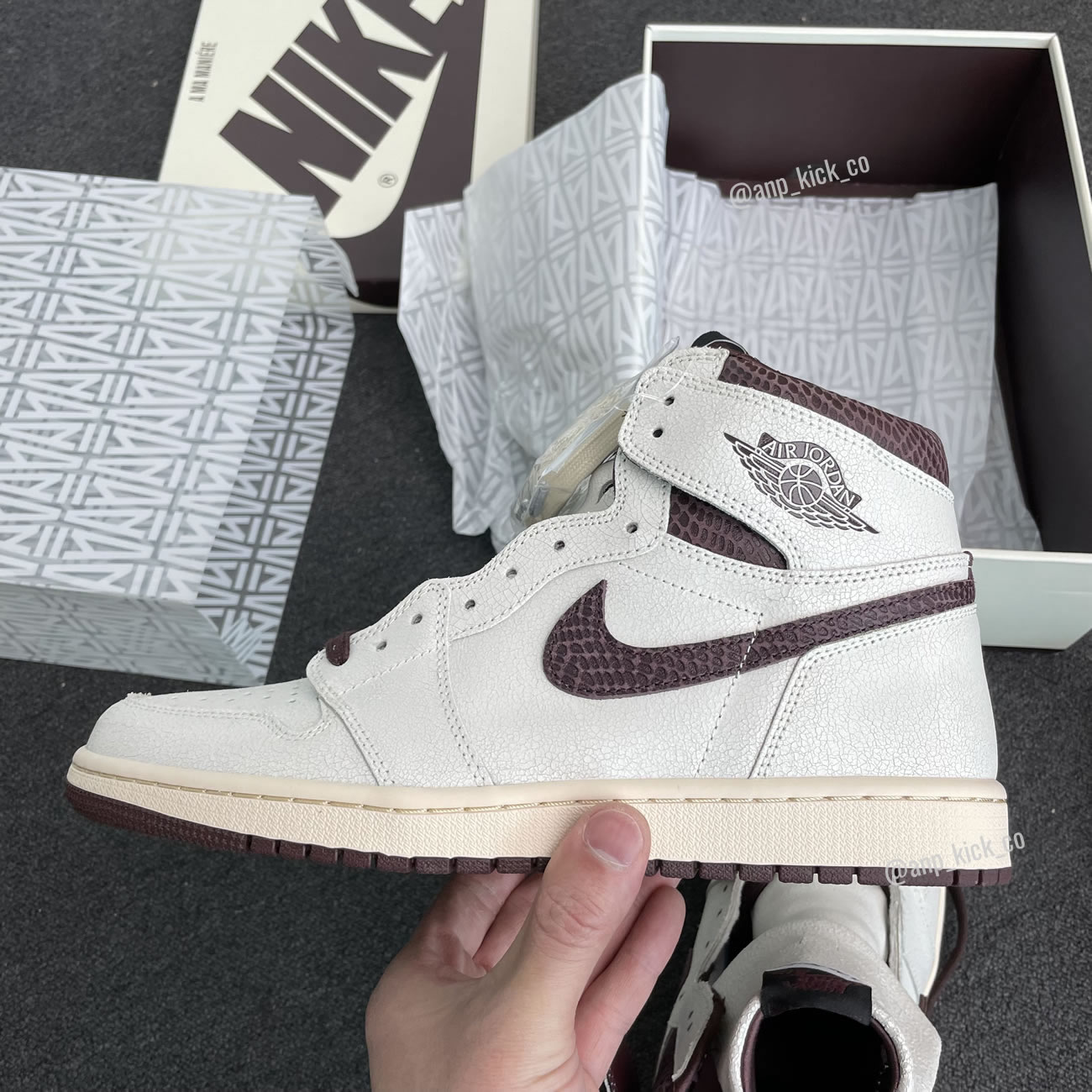 A Ma Maniere Air Jordan 1 High Og Sail And Burgundy Anpkick Do7097 100 (2) - newkick.vip