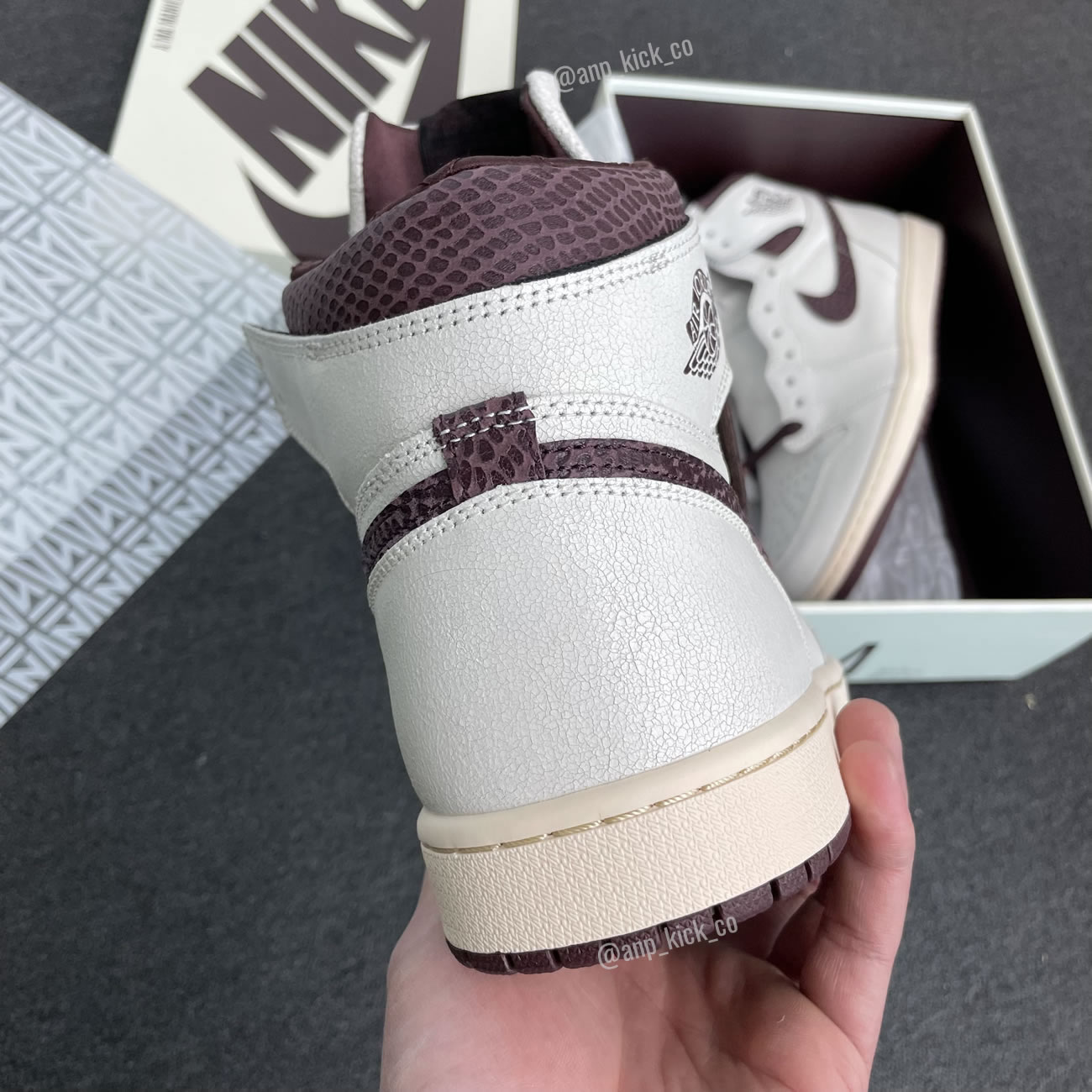 A Ma Maniere Air Jordan 1 High Og Sail And Burgundy Anpkick Do7097 100 (7) - newkick.vip