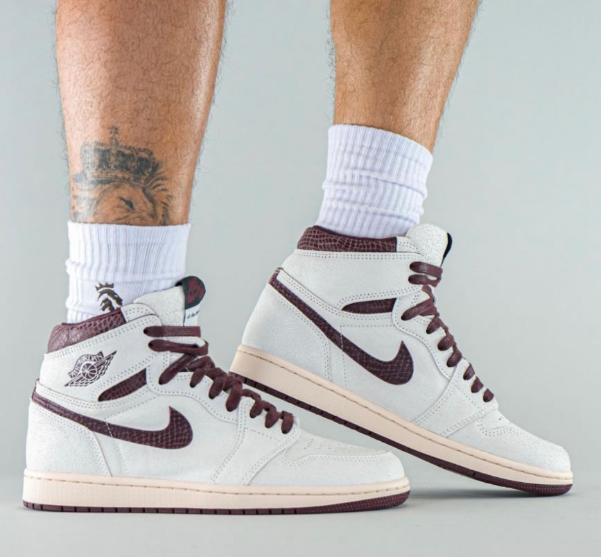 A Ma Maniere Air Jordan 1 High Og Sail And Burgundy Do7097 100 On Feet (3) - newkick.vip