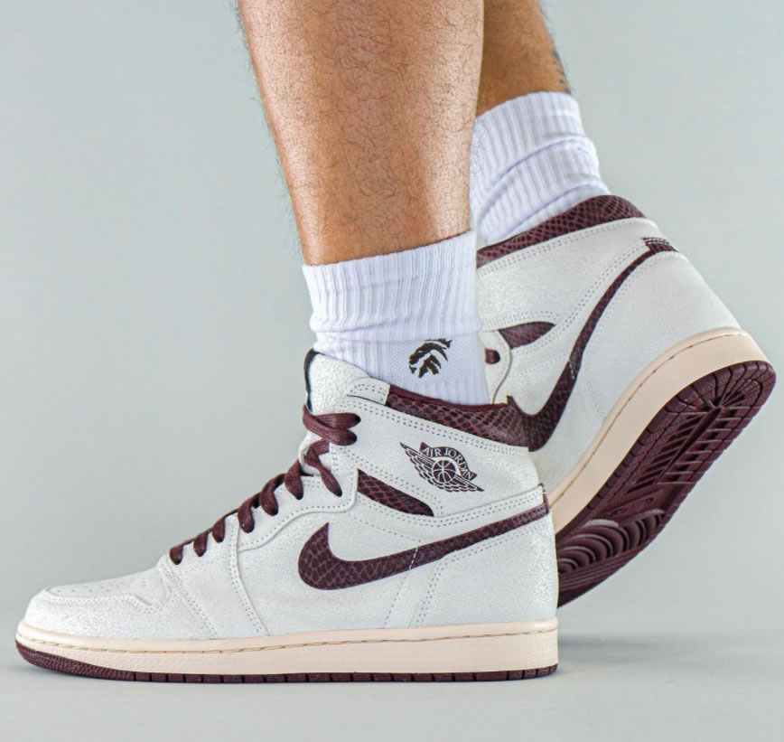 A Ma Maniere Air Jordan 1 High Og Sail And Burgundy Do7097 100 On Feet (4) - newkick.vip