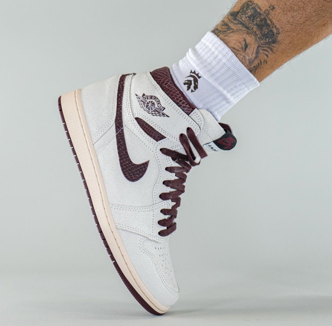 A Ma Maniere Air Jordan 1 High Og Sail And Burgundy Do7097 100 On Feet (5) - newkick.vip