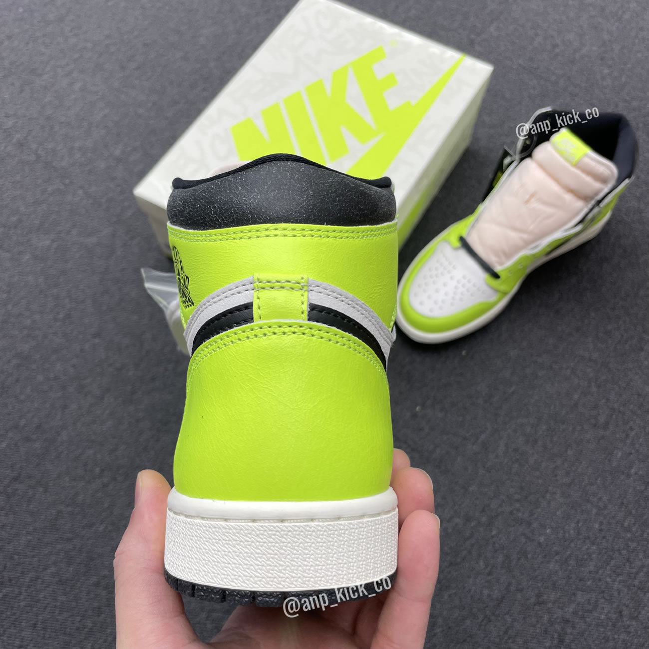 Air Jordan 1 Retro High Og Anpkick Volt Black Sail 555088 702 (3) - newkick.vip