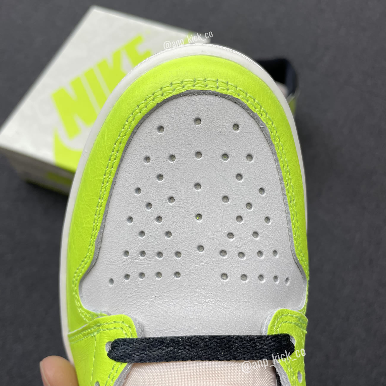 Air Jordan 1 Retro High Og Anpkick Volt Black Sail 555088 702 (4) - newkick.vip