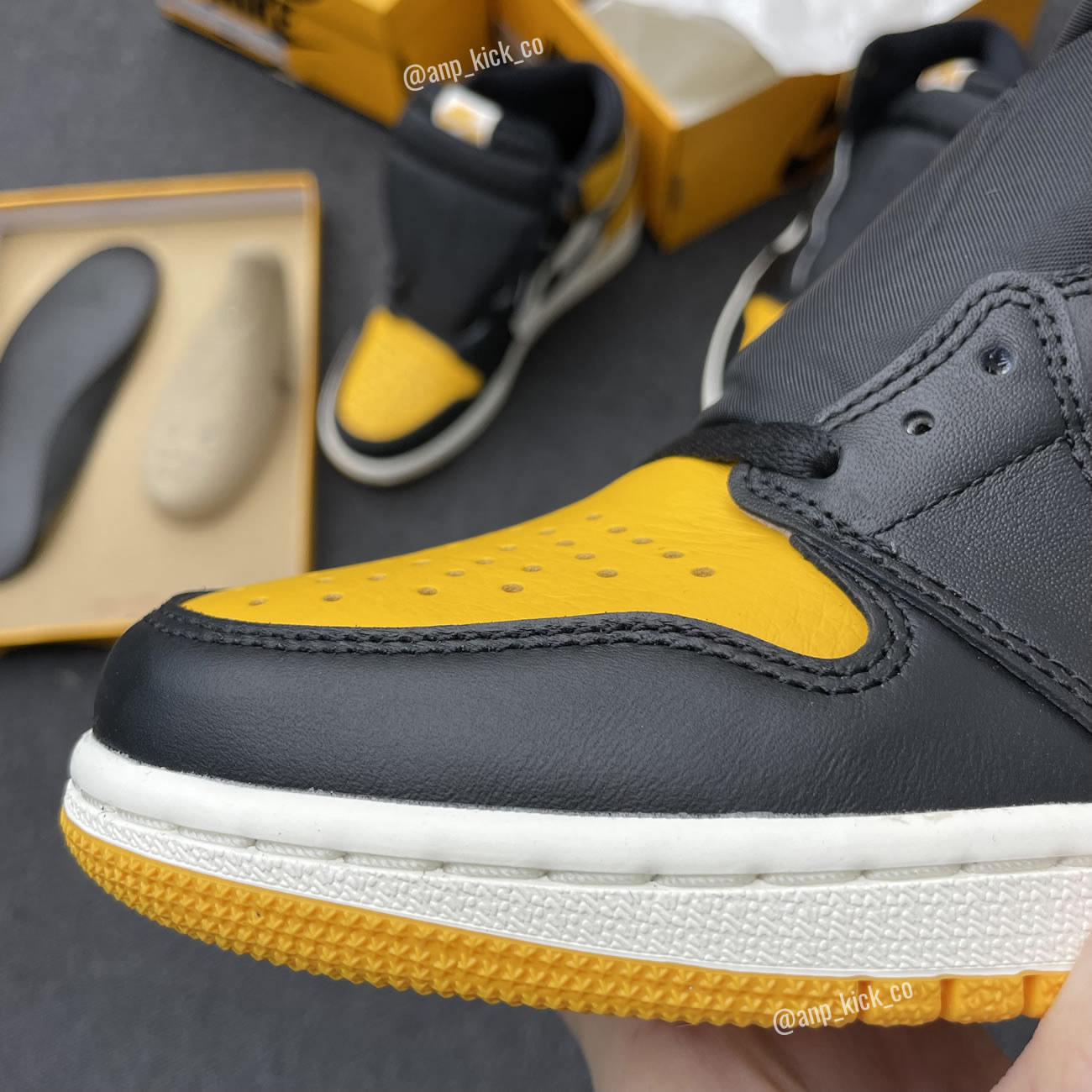 Air Jordan 1 Retro High Og Anpkick Yellow Toe 555088 711 (7) - newkick.vip