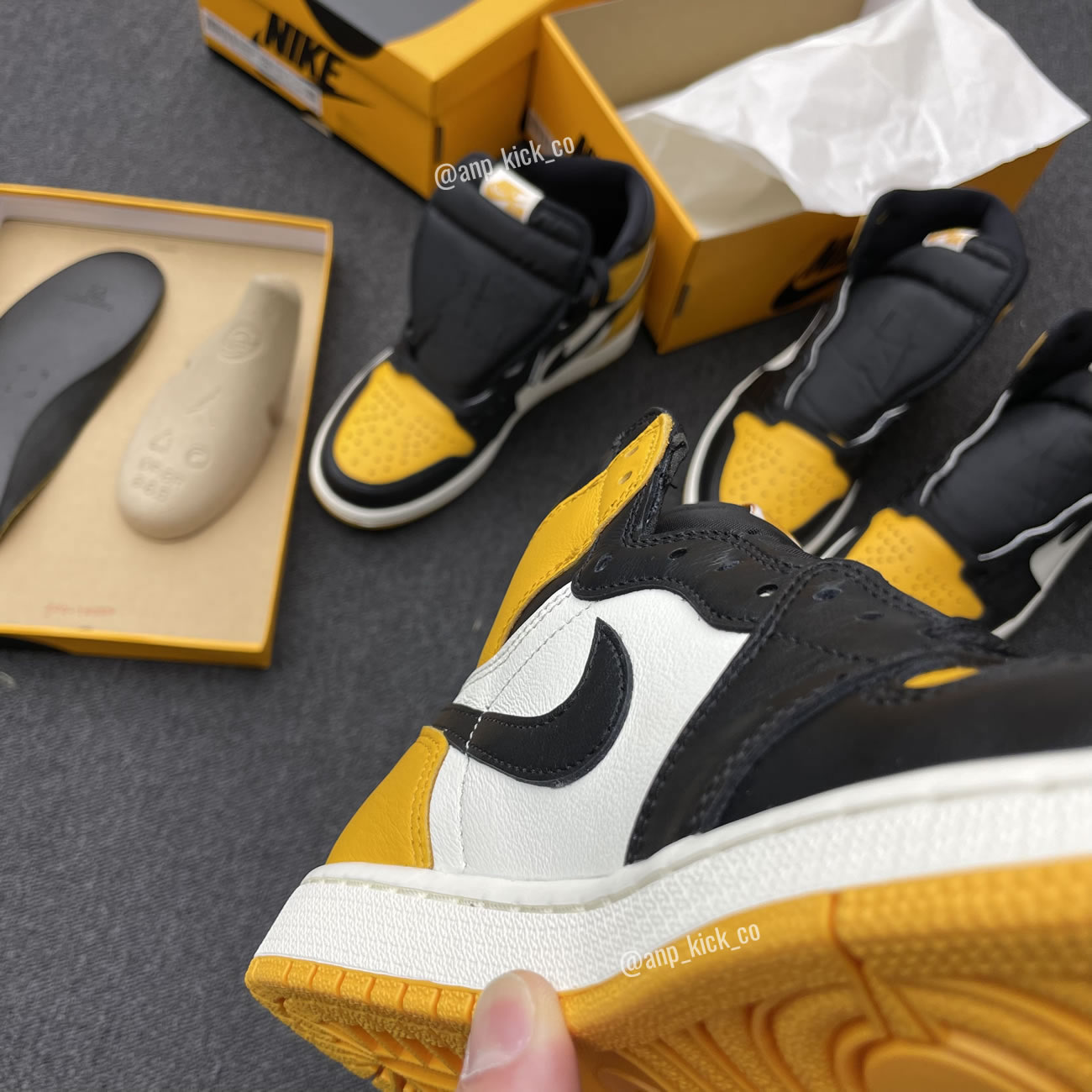 Air Jordan 1 Retro High Og Anpkick Yellow Toe 555088 711 (9) - newkick.vip