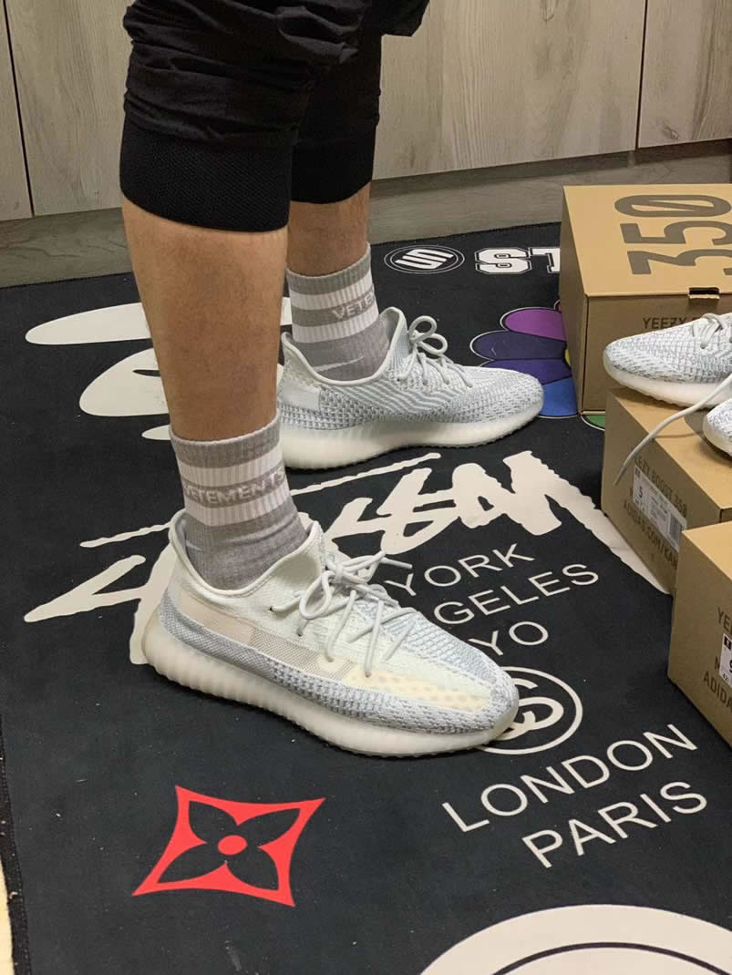 Adidas Yeezy Boost 350 V2 Cloud White Non Reflective Anpkick On Feet Fw3043 (2) - newkick.vip