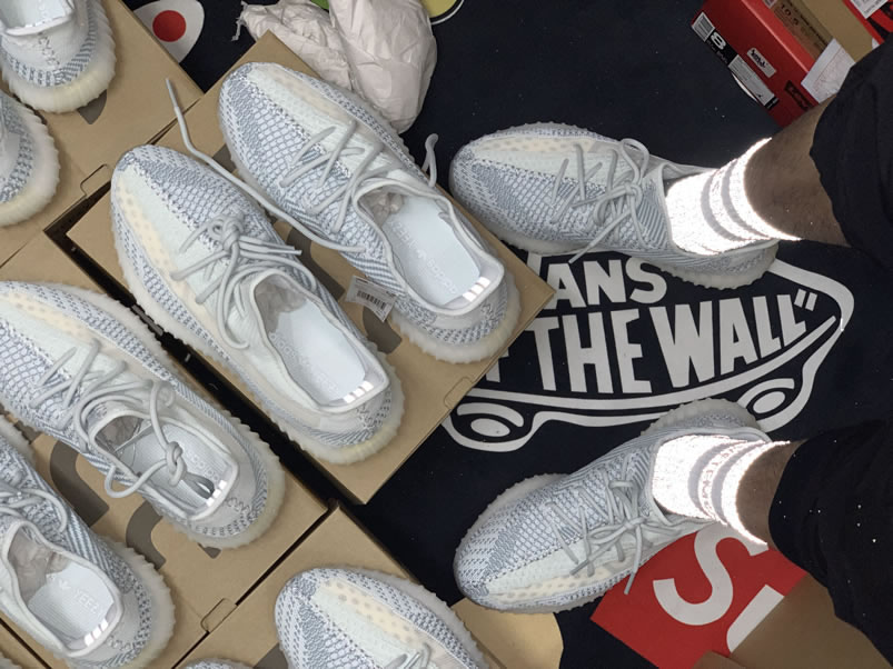 Adidas Yeezy Boost 350 V2 Cloud White Non Reflective Anpkick On Feet Fw3043 (3) - newkick.vip