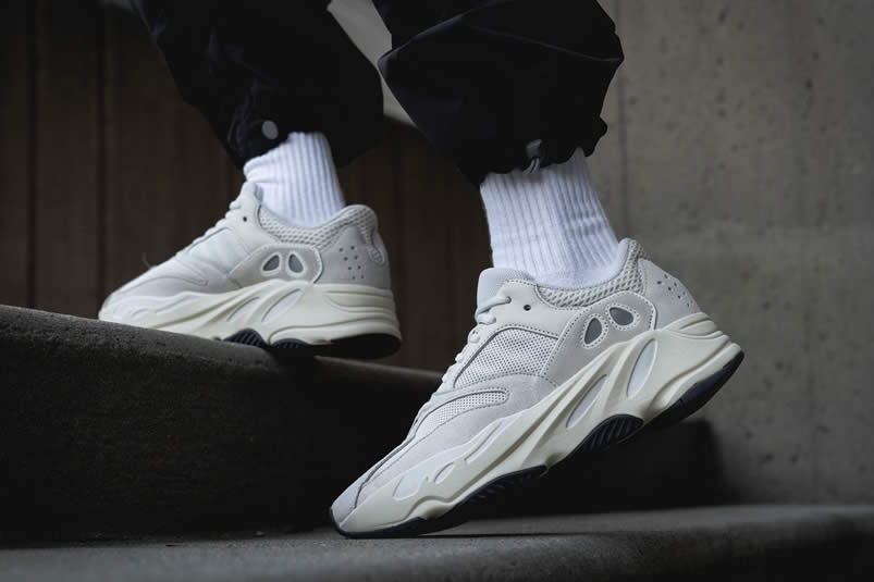 Adidas Yeezy Boost 700 Analog On Foot Outfit Release Date Eg7596 (1) - newkick.vip