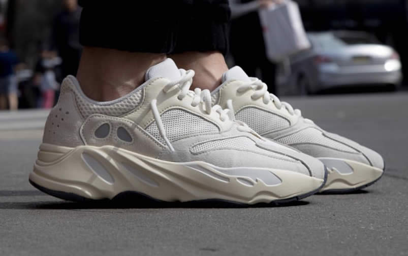 Adidas Yeezy Boost 700 Analog On Foot Outfit Release Date Eg7596 (3) - newkick.vip