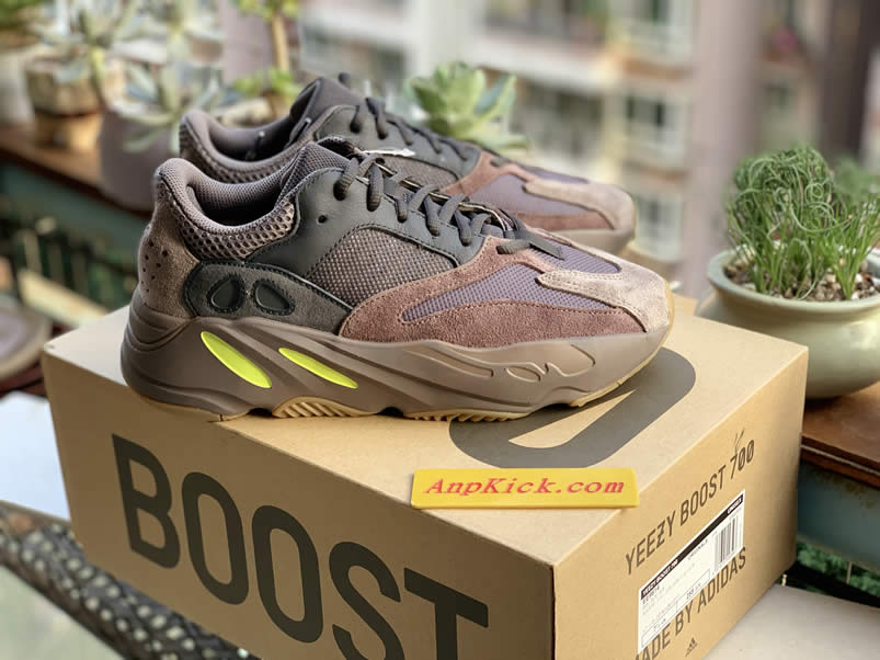 Yeezy Boost 700 'Mauve' Wave Runner Outfit EE9614 Detail Real Pics