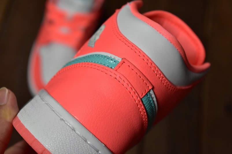 Air Jordan 1 Mid GS 'Crimson Pulse' Pink Aqua 555112-814