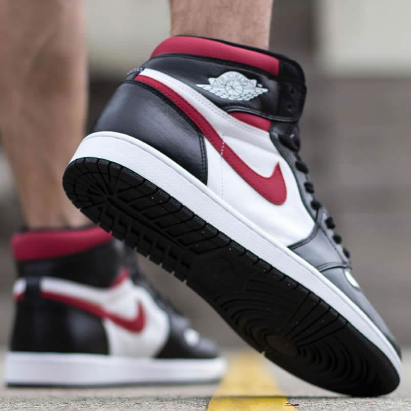 Air Jordan 1 Retro High Og Gym Red 2019 555088 061 On Feet (3) - newkick.vip