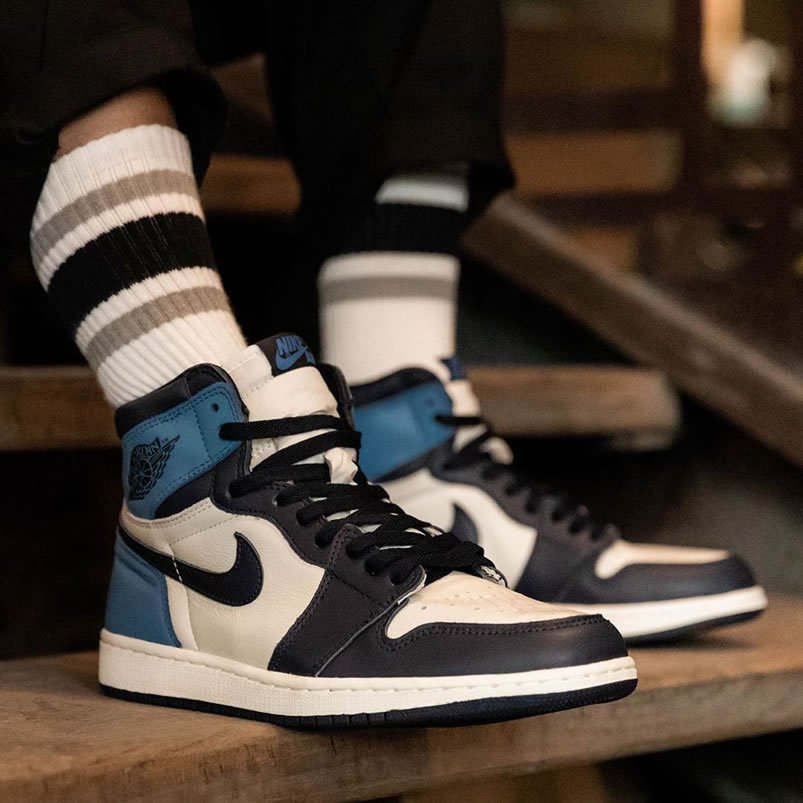 Air Jordan 1 Retro High Og Obsidian On Feet University Blue Unc 555088 140 (1) - newkick.vip