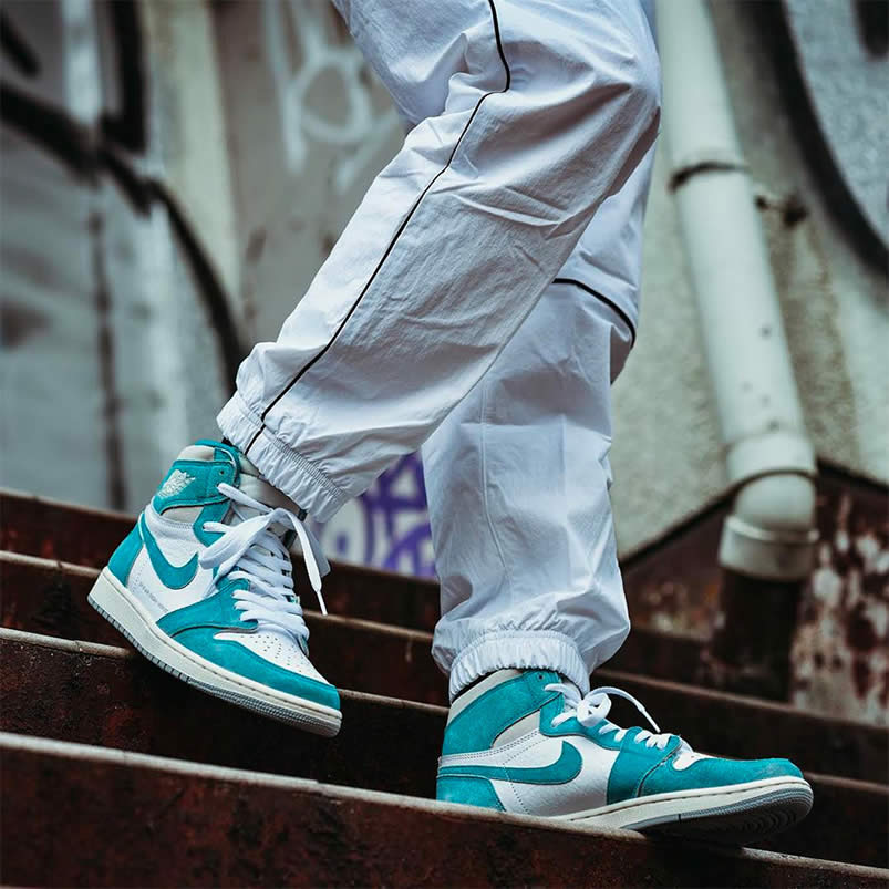 Air Jordan 1 Retro High Og Turbo Green White Grey On Feet 555088 311 (1) - newkick.vip