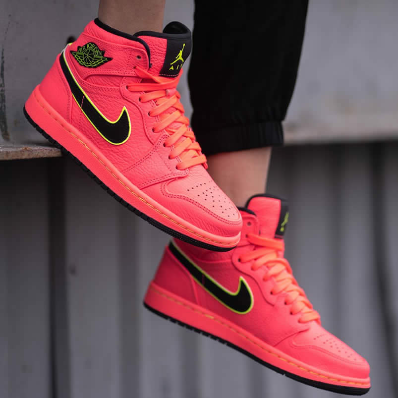 Air Jordan 1 Retro Premium Hot Punch On Feet Pink Pics Womens Aq9131 600 (2) - newkick.vip