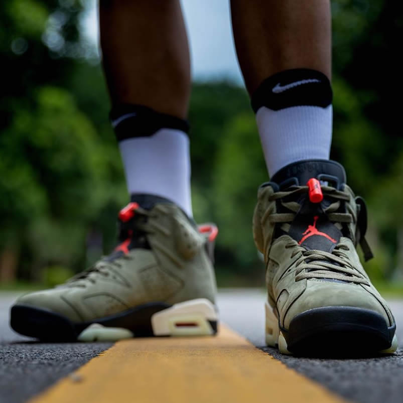 Travis Scott Air Jordan 6 Medium Olive Cactus Jack On Feet For Sale Cn1084 200 (1) - newkick.vip