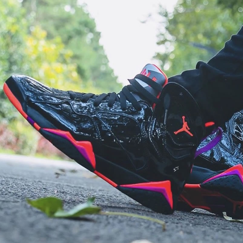 Air Jordan 7 Wmns Black Patent Leather Shoes On Feet Release Date 313358 006 (1) - newkick.vip