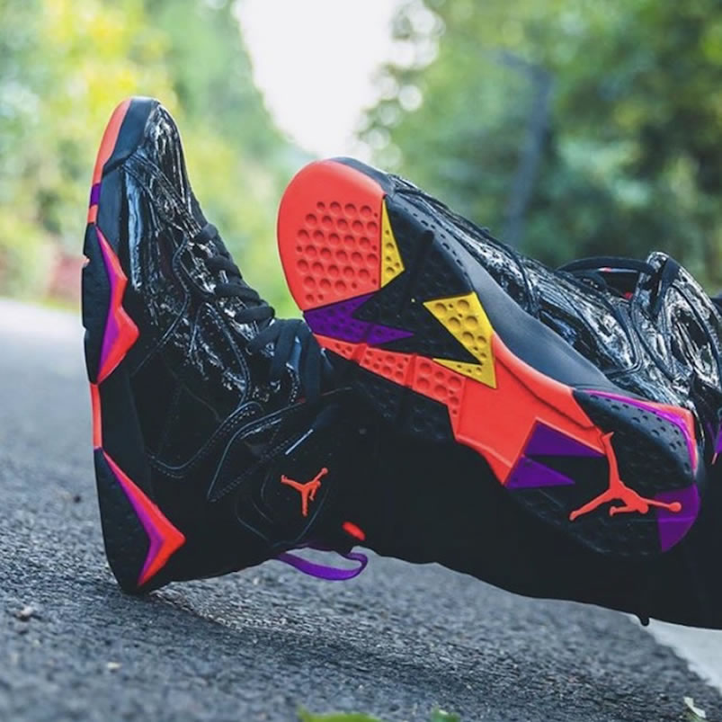 Air Jordan 7 Wmns Black Patent Leather Shoes On Feet Release Date 313358 006 (4) - newkick.vip