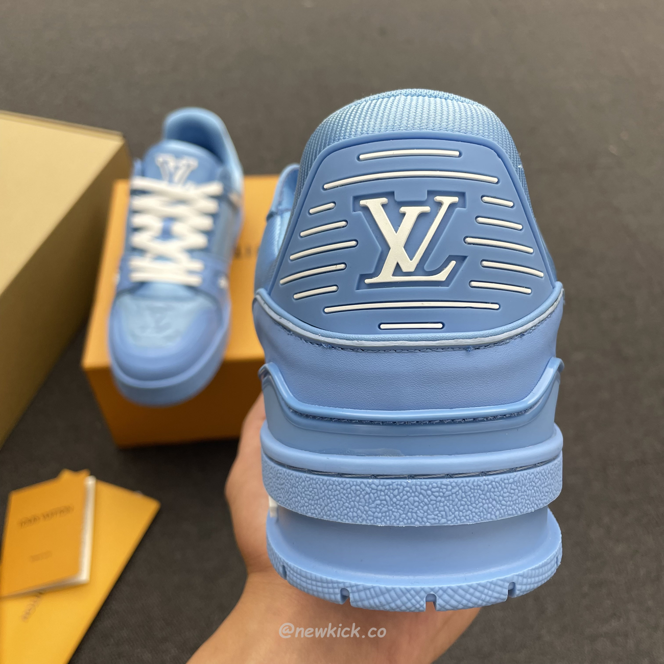 Louis Vuitton Trainer Blue Embossed Monogram (3) - newkick.vip