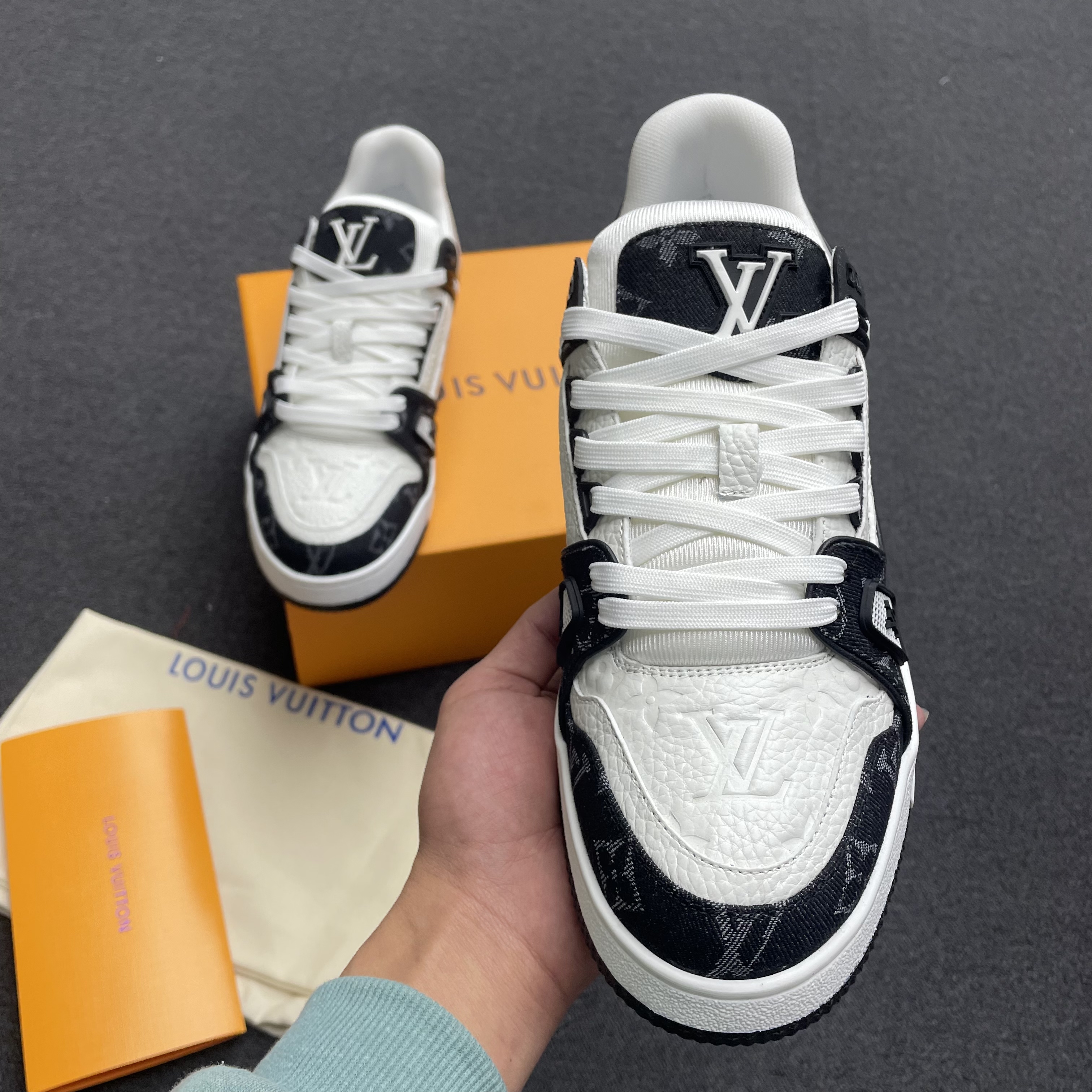 Louis Vuitton Lv Trainer White Black White 1a9jgb (2) - newkick.vip