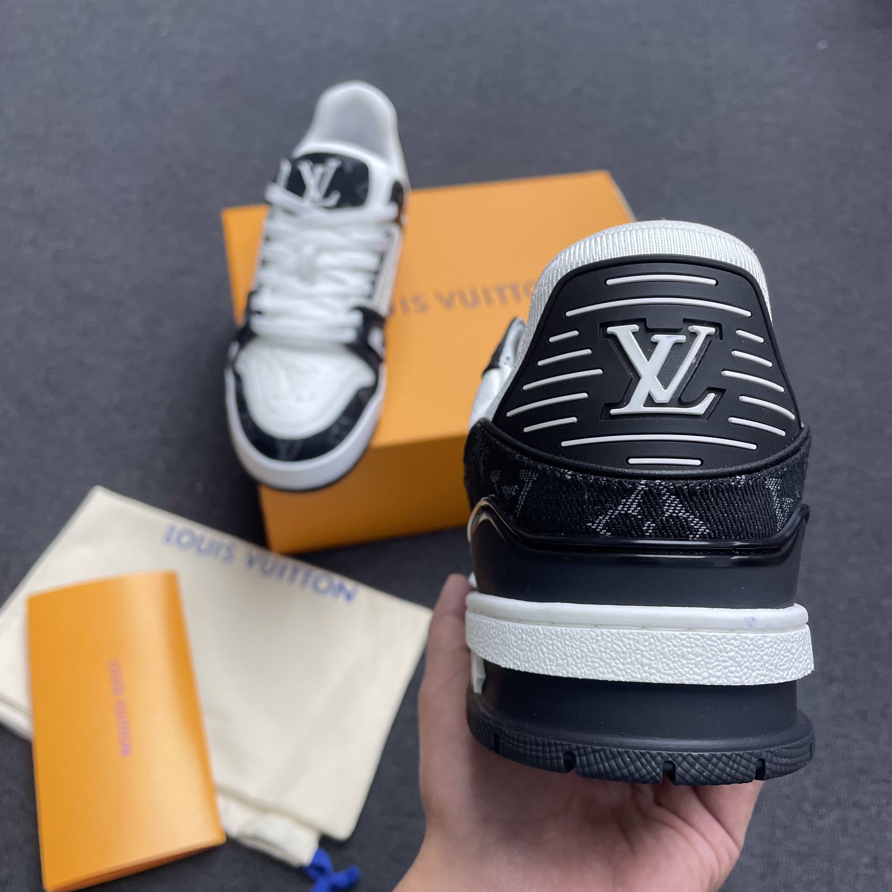 Louis Vuitton Lv Trainer White Black White 1a9jgb (3) - newkick.vip