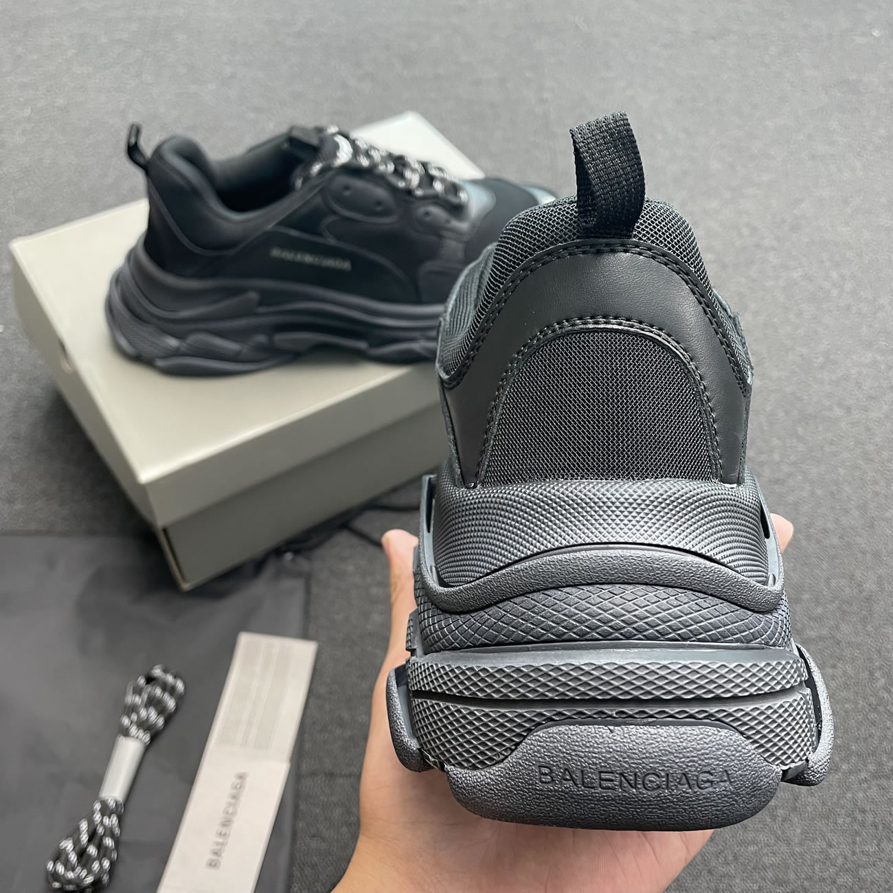 Balenciaga Triple S Triple Black 2018 Reissue Pre Distressed 512176 W09o1 1000 (1) - newkick.vip