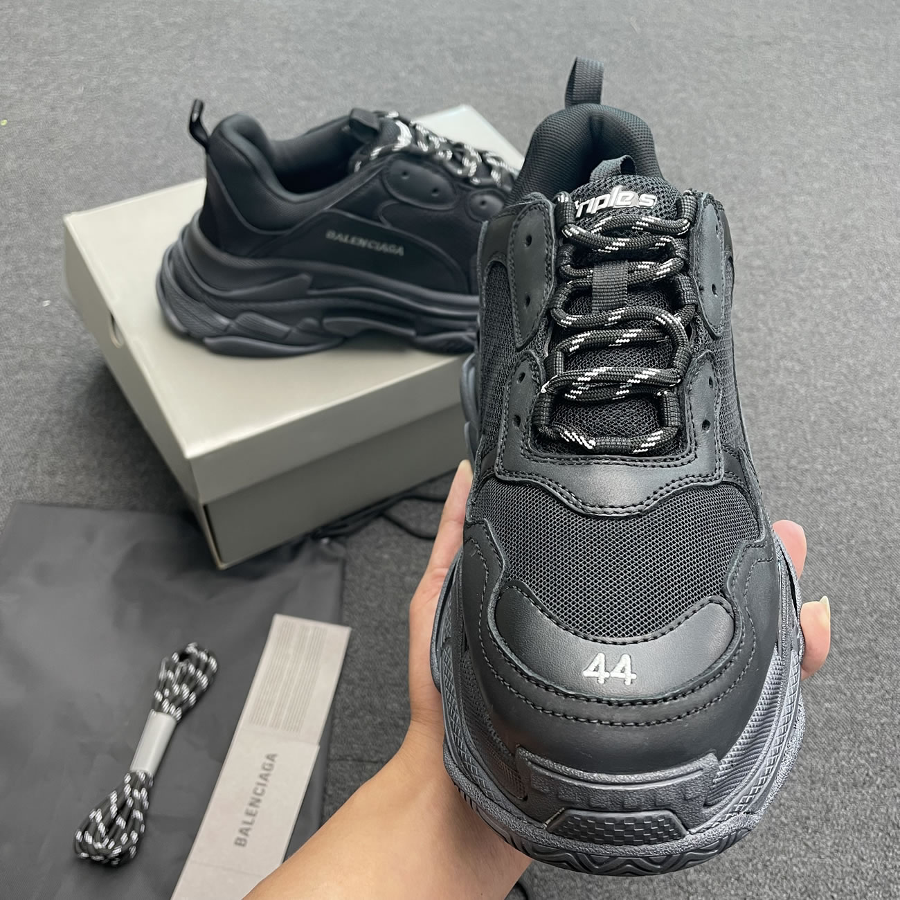 Balenciaga Triple S Triple Black 2018 Reissue Pre Distressed 512176 W09o1 1000 (3) - newkick.vip